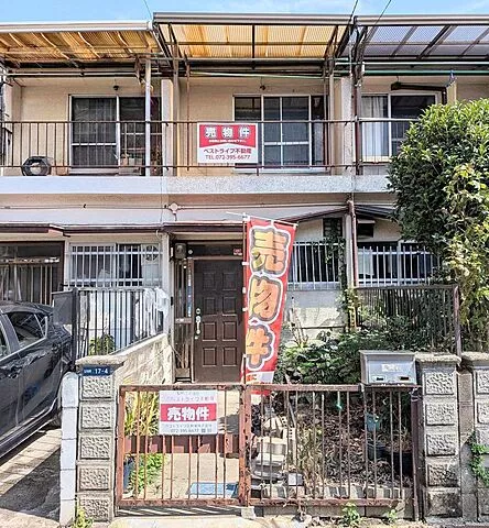 Used terrace house in Kadoma City, Mayuda Town terrace house