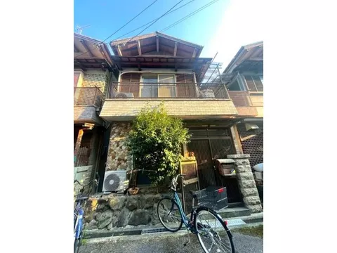 ◇ 11 minutes on foot from Osaka Metro Sennichimae Line "Minamitan" ◇ 2-story house centered around a tatami room with the scent of igusa