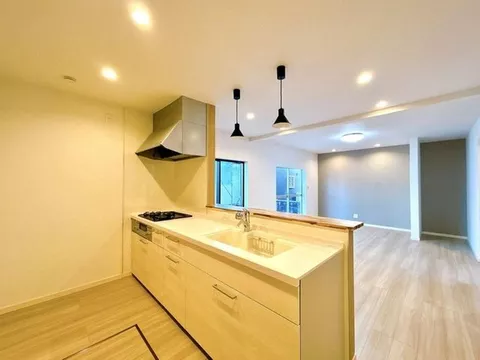 Open house held, interior and exterior renovation completed, seismic reinforcement work, water facilities replaced, parking for 2 cars available - Image 1