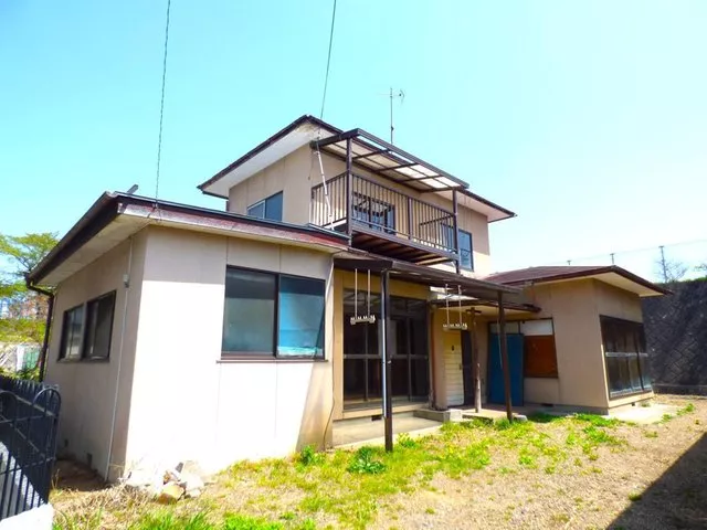 7 minutes by car to Sukagawa Station! There are large supermarkets nearby, so shopping is convenient!