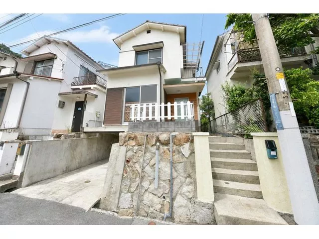 A quiet residence enjoying good ventilation and views - exterior painting and interior renovation completed
