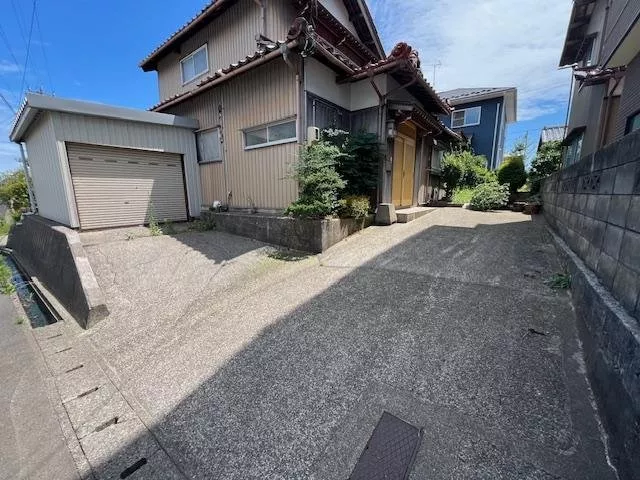 Tsunami Kuramachi 2.5 million yen
