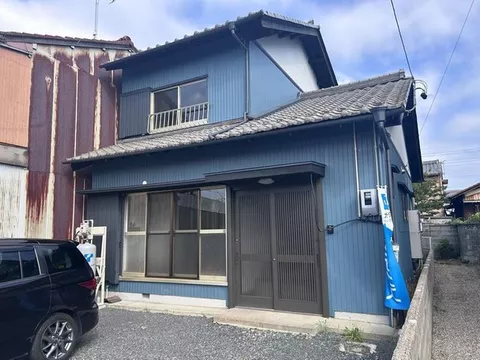 【Open house held】【Interior and exterior renovated】Parking for 2 standard cars in parallel. South-facing road with sunlight