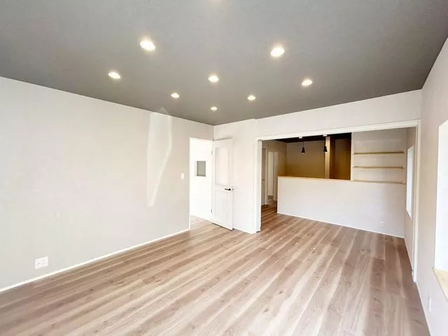[Open house held] [Under renovation] Front road width approximately 6m / Parking for 3 cars available
