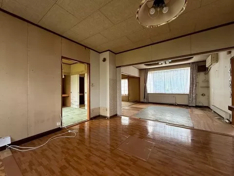 【7LDK × 224 tsubo lot!】A spacious home with two separate buildings♪ - Image 3