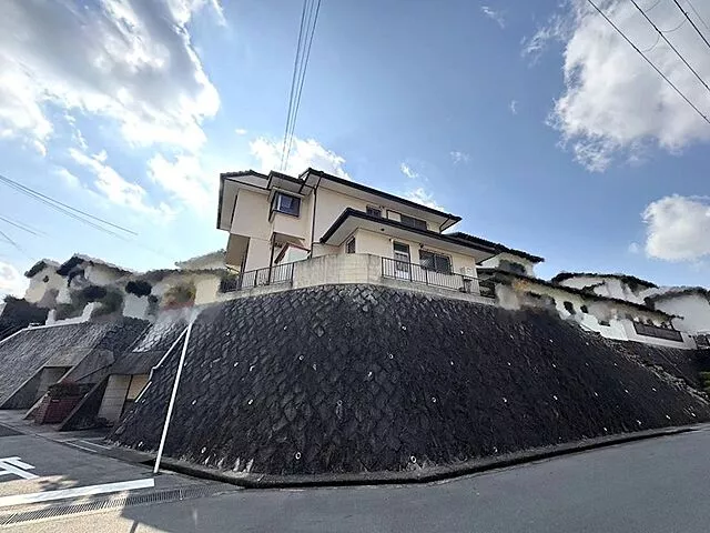 Used single-family home, JR Tokaido and Sanyo Main Line Takatsuki Station, 14 minutes by bus, get off at Chuo Park, 10 minutes on foot