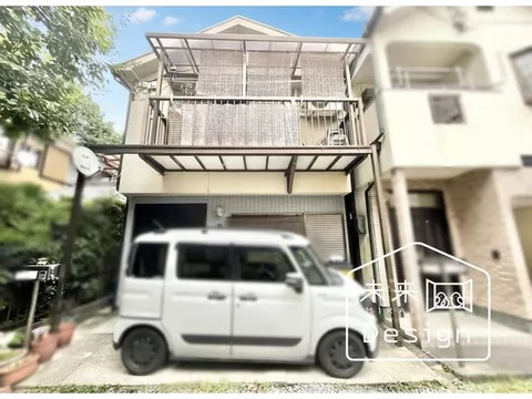 <Two train lines available: JR and Keihan!> ◆ Layout 3LDK + parking for 1 compact car available!