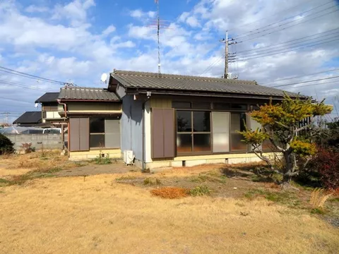 A 4DK single-story house located in Oaza, Yawata, Oyama City. A landscape of rural scenery spreads out. Approximately 311 tsubo.