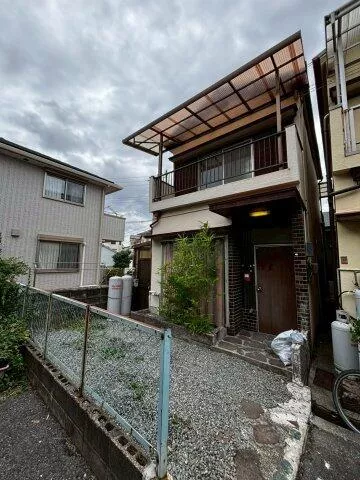 5 minutes on foot from Nankai Takao Line "Sumiyoshi Higashi" Station