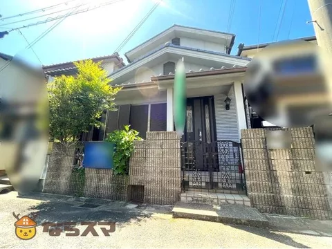 ■10 minutes on foot to the supermarket・5 minutes on foot to the convenience store■4LDK with attic storage