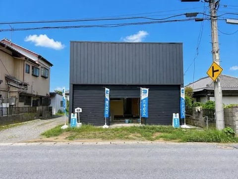 [Viewing event held] [Single-story house with garage] Interior and exterior renovation in progress / Parking for 2 cars available