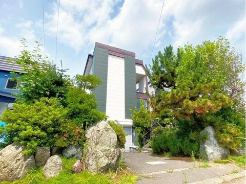 【4SLDK with basement】Rooms over 6 tatami mats with storage♪ An economical home with a pellet stove♪