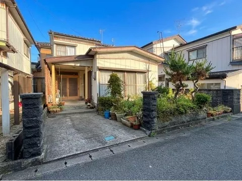 Supermarket and convenience store within about 4 minutes on foot! Convenient location for shopping♪