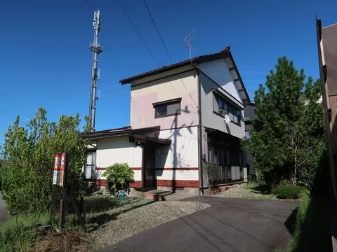 Used house in Higashiizumi-cho 3, Sakata City. Corner lot♪ A bright space where you can relax without worrying about prying eyes