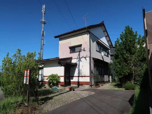 Used house in Higashiizumi-cho 3, Sakata City. Corner lot♪ A bright space where you can relax without worrying about prying eyes