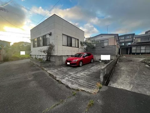 ■ About 5 minutes by car (approximately 2 km) from JR Ishinomaki Station. Good access.