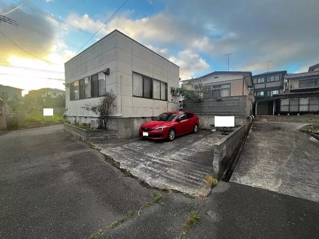 ■ About 5 minutes by car (approximately 2 km) from JR Ishinomaki Station. Good access.