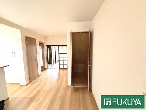 ◆ Four train lines available! ◆ Renovation history in May 2019! ◆ 2LDK + storage
