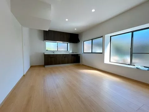 [Open House] [Full interior and exterior renovation completed] Western-style two-story / 3LDK / Parking for 2 or more cars