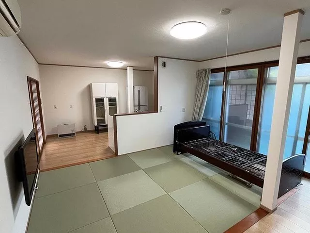 Takai Real Estate ☆ The water areas and living room have been renovated. Please come for a viewing!