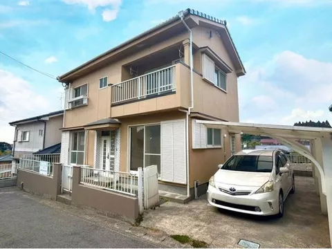 [Open House] [Interior and exterior renovated] [Move-in possible within the year] [New plumbing fixtures replaced]