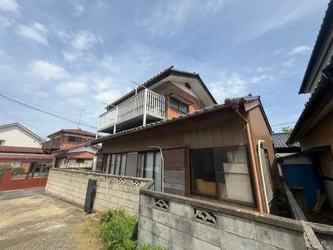 ◆Carport ◆Flooring ◆Corner lot ◆South-facing balcony ◆With lighting fixtures