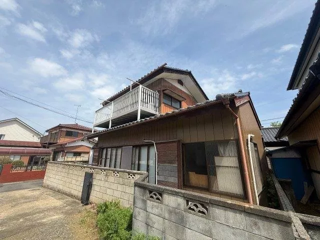 ◆Carport ◆Flooring ◆Corner lot ◆South-facing balcony ◆With lighting fixtures