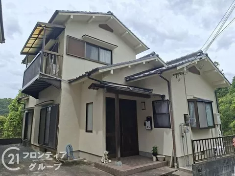 Open during Obon, parking for 2 cars available + immediate viewing possible! 4LDK in a quiet residential area rich in nature