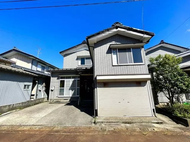 Currently rented! Owner change property! Current yield 15%!