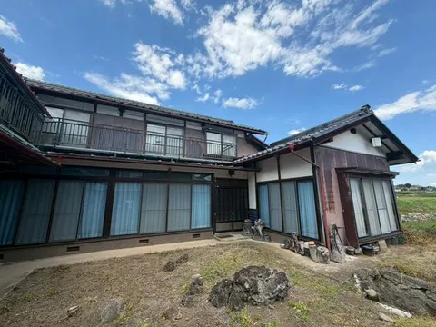 13 minutes on foot from Happline Fukui "Shikibu" Station