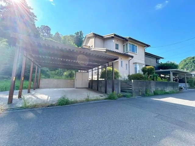 Open house event held, limited-time current sale until August 9, 5DK with parking for 3 cars.