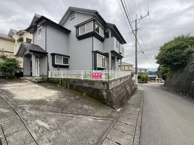 South-facing with good sunlight♪ Exterior renovation completed! Parking for 2 cars available☆