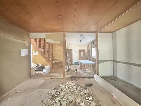 【Viewing event held】 Interior and exterior renovations ongoing / Earthquake resistance work / Parking for 4 cars / Garden space available - Image 2