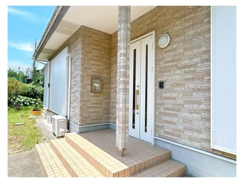 Tour】Flat roofed house with a 16 square meter LDK with a facing kitchen. There are 2 western style rooms and 1 Japanese style room.