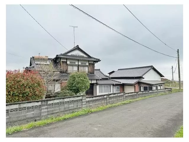Located along a main road with good access!