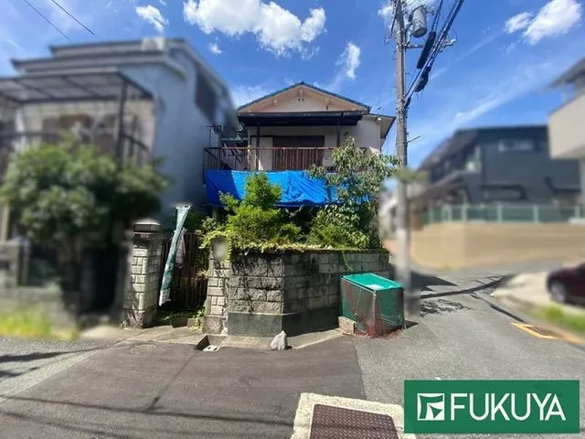 Wooden two-story used house! Since it is vacant, you can view it at your leisure!