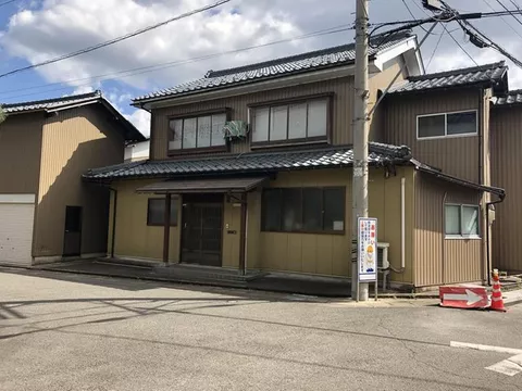 The land is spacious over 120 tsubo, with 9DK + 2S, recommended for large families♪