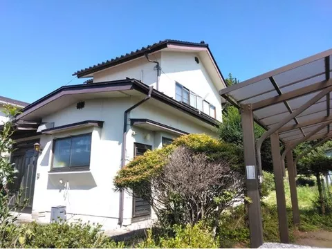 Residential land of 150 tsubo, agricultural land of 142 tsubo, total of 292 tsubo. Carport