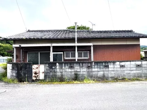 Mitoyo-shi, Yamamoto-cho, Kouchi (Motoyama Sta.) Single story house, 2DK

1,330,000 yen