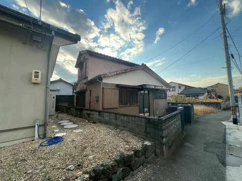 2-chome, Tsudacho, Tokushima-city (Bunka no Mori station) 2F 3LDK

1,980,000 yen