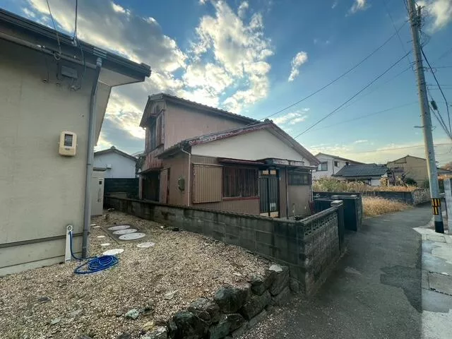 2-chome, Tsudacho, Tokushima-city (Bunka no Mori station) 2F 3LDK

1,980,000 yen