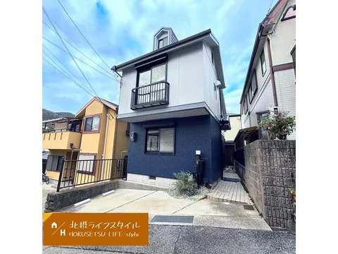◆Available for immediate viewing from 9/24 to 9/29☆All rooms with two sides of natural light☆One car space available