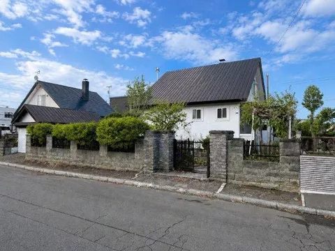 【 Spacious 95 tsubo lot with a large garden on the southwest side 】 Convenient shopping nearby, such as Seikyo Ishikari store♪