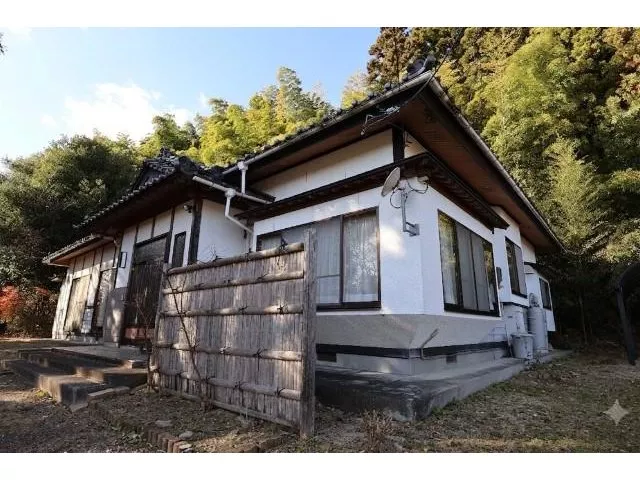 - Recommended for large families! - A single-story residence of about 55 tsubo! - Within a sewerage improvement area!