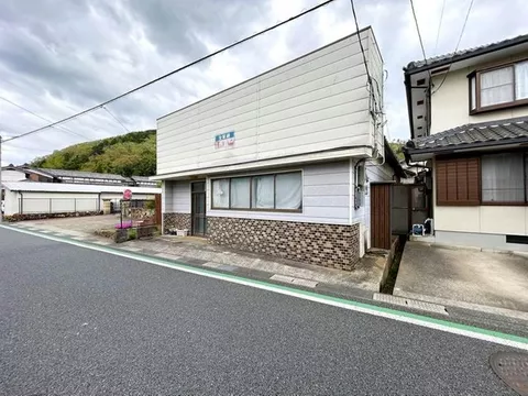 Single-story 6SDK with parking for 3 cars, living expanded with a connected Japanese-style room - Image 2