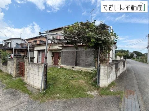 /Corner lot with a sense of openness/ 4DK house ■ Facing south with good sunlight exposure