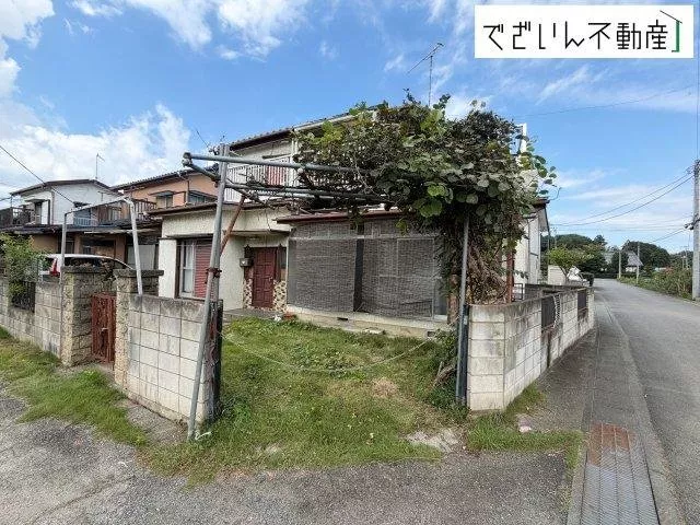 /Corner lot with a sense of openness/ 4DK house ■ Facing south with good sunlight exposure