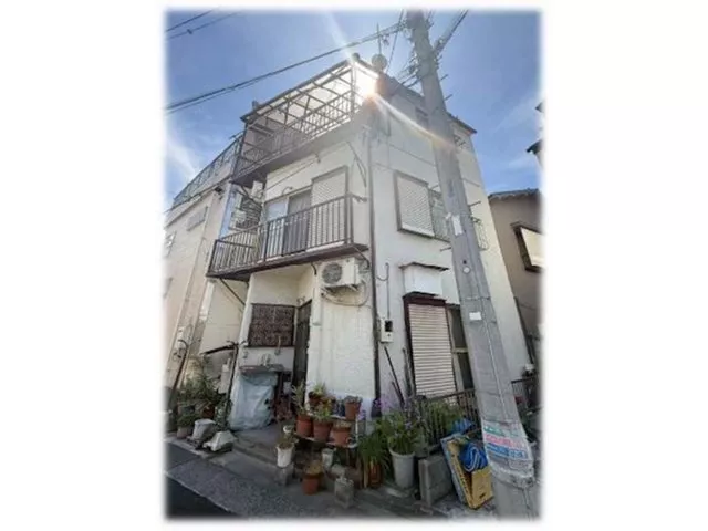 Viewing available (Since the interior has not been renovated, you can remodel it to your liking!) 3DK ■ Good sunlight