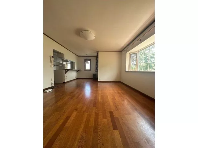 Renovated in 2010, with a unit bath replacement, system kitchen replacement, and layout change.
