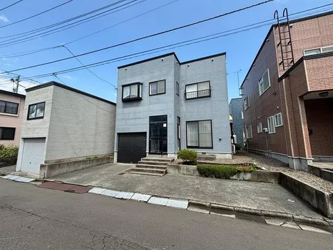 In a quiet residential area of 4-chome Sakuragawa♪ Spacious 4LDK house with a shutter garage!